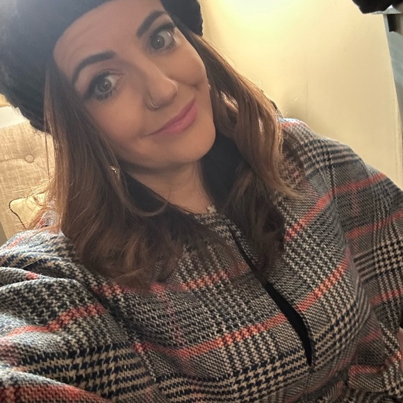 Meet your Posher, Katie - Picture 4 of 4